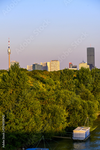 Obraz na płótnie Danube city, river Danube, Vienna, Austria w salonie