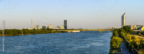 Obraz na płótnie Danube city, river Danube, Vienna, Austria w salonie