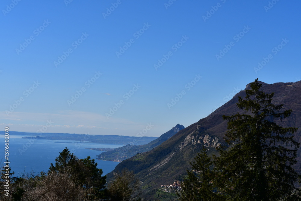 Schöne Landschaft bei Tignale mit Blick zum Gardasee