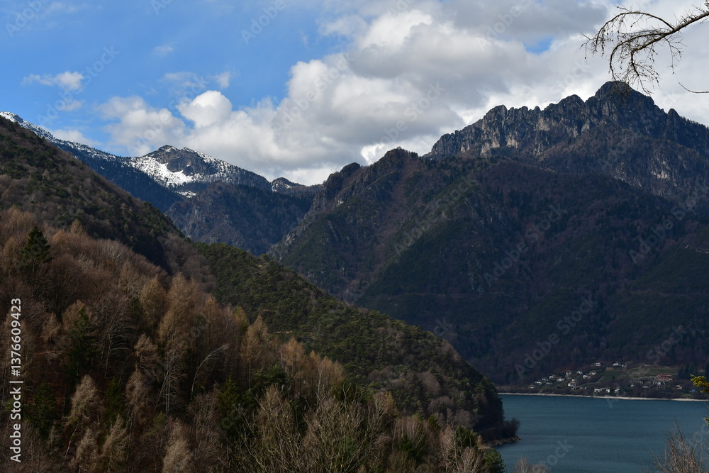 Blick zum Ledrosee im Trentino