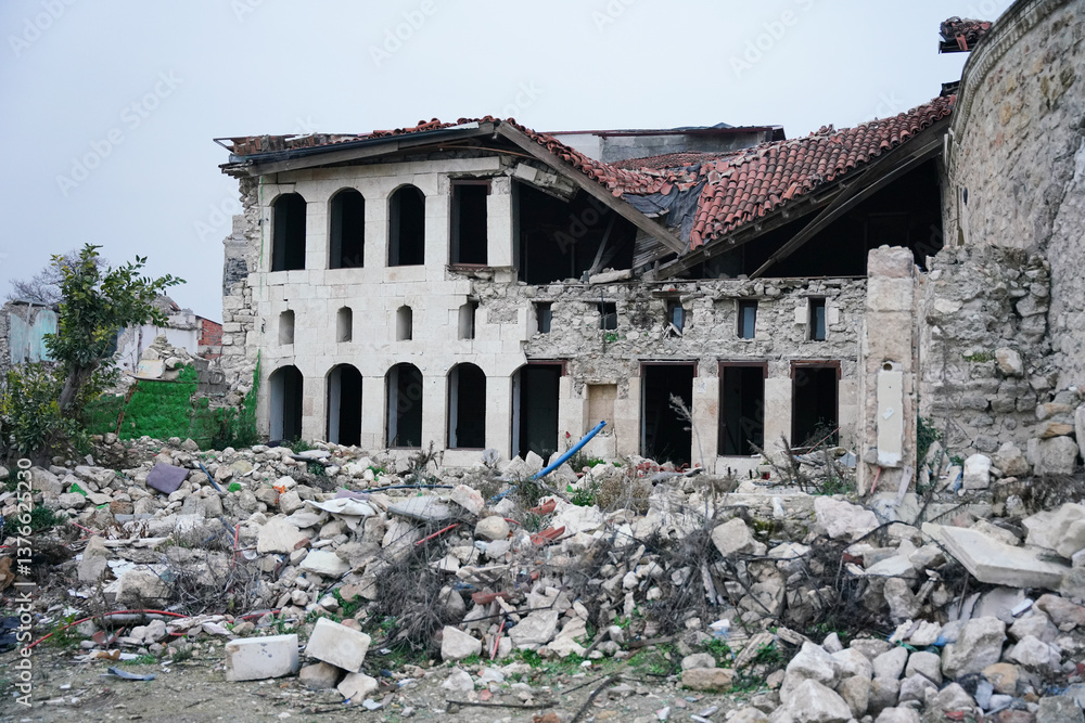 Obraz premium Damaged building in Antakya, Hatay after 6 February 2023 Earthquakes