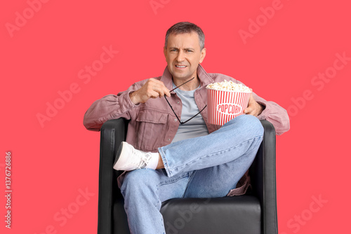 Mature man with 3D glasses ...