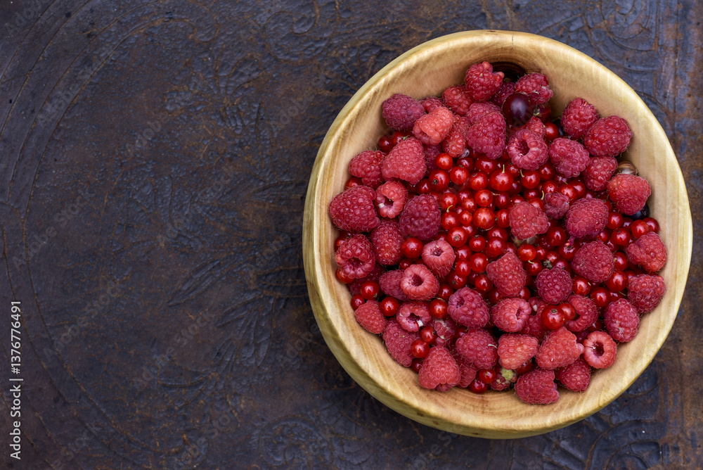 Frische Bio Garten Beeren (Himbeere, Ribisel, Stachelbeere)