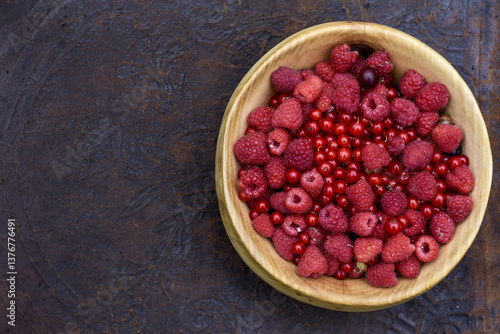 Obraz na płótnie Frische Bio Garten Beeren (Himbeere, Ribisel, Stachelbeere) w salonie