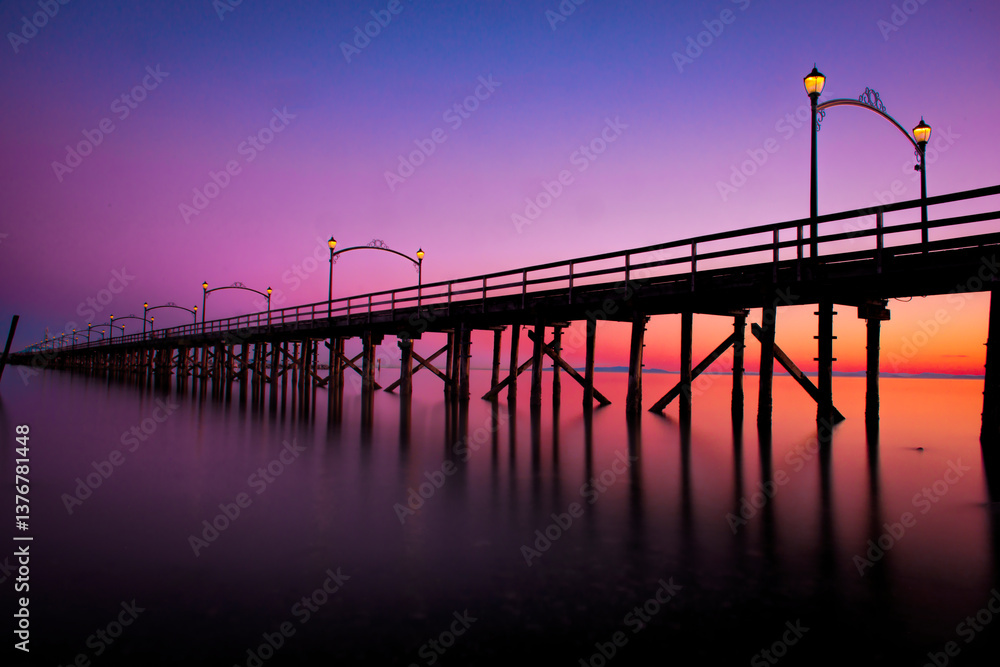Obraz premium White Rock Bridge Canada, sunset, bridge