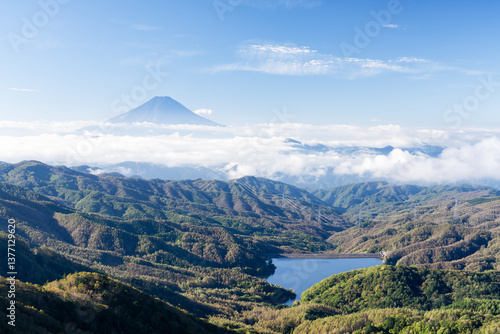 Wallpaper Mural 山梨県甲州市　秋の大菩薩嶺と富士山 Torontodigital.ca