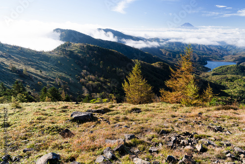 Wallpaper Mural 山梨県甲州市　秋の大菩薩嶺と富士山 Torontodigital.ca