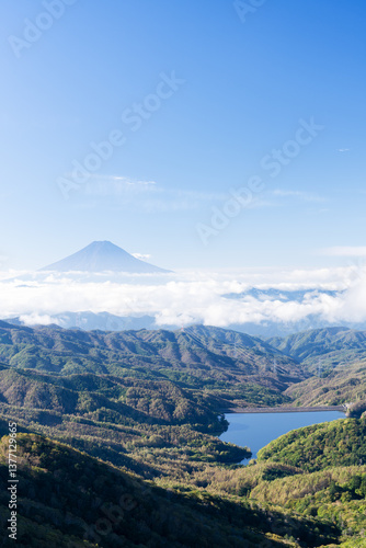 Wallpaper Mural 山梨県甲州市　秋の大菩薩嶺と富士山 Torontodigital.ca