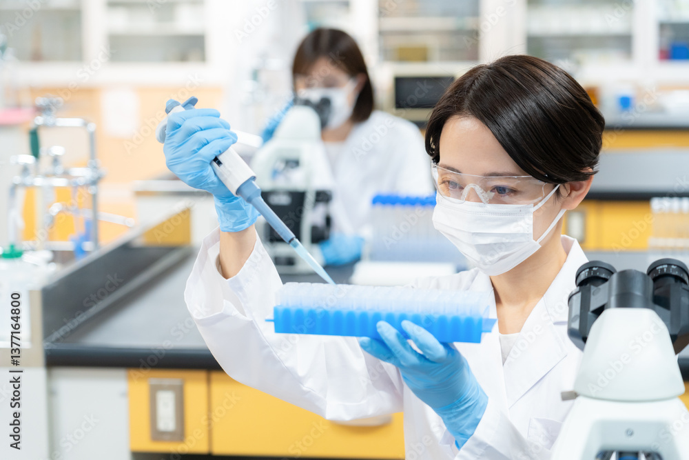 研究をする科学者 撮影協力 学校法人電波学園 東京電子専門学校 研究をする科学者 撮影協力 学校法人電波学園 東京電子専門学校