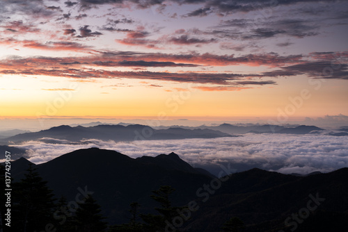 Wallpaper Mural 山梨県山梨市　国師ヶ岳から望む朝焼け Torontodigital.ca