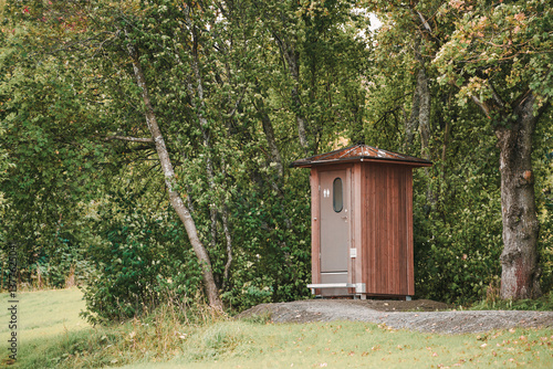 Obraz na płótnie Wooden toilet in a green wooded area w salonie