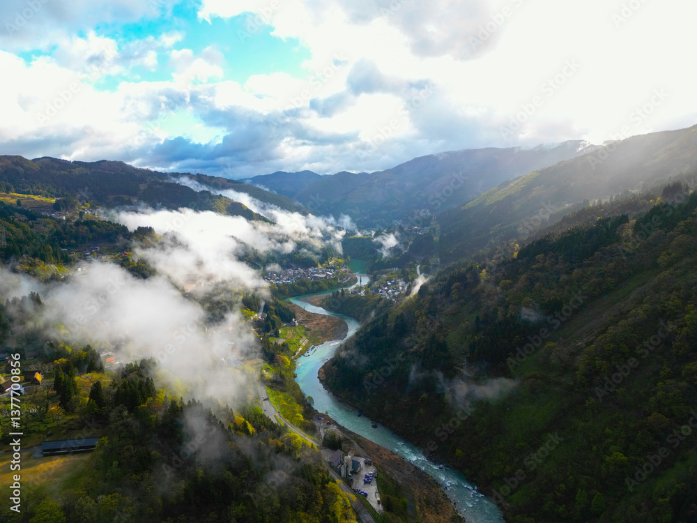 Fototapeta premium Paisaje en Drone en Toyama, Japón