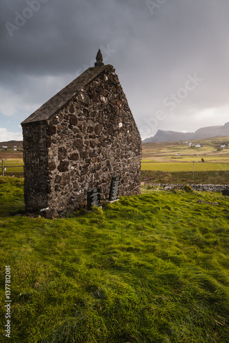 The Isle of Skye’s autumn landscapes blend golden moors, misty peaks, and rugged coastlines. A land of dramatic beauty, where nature’s wild spirit thrives.