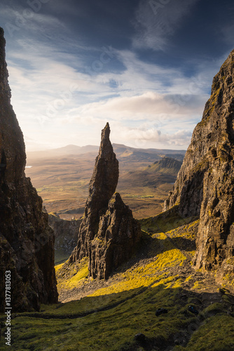 Obraz na płótnie The Isle of Skye’s autumn landscapes blend golden moors, misty peaks, and rugged coastlines. A land of dramatic beauty, where nature’s wild spirit thrives. w salonie