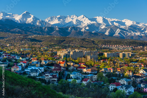 Fotografi The built-up foothills of the Kazakh city of Almaty on a spring morning