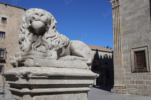 Obraz na płótnie sculpted lion in front of the cathedral in avila in spain w salonie