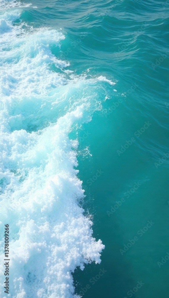 Obraz premium Ocean waves with foamy turquoise water texture, sea, texture