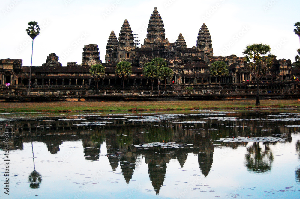 Obraz premium Ancient ruins antique building castle Khmer Empire of Angkor Wat for cambodian people and foreign travelers travel visit respect praying in largest religious temple city complex in Siem Reap, Cambodia
