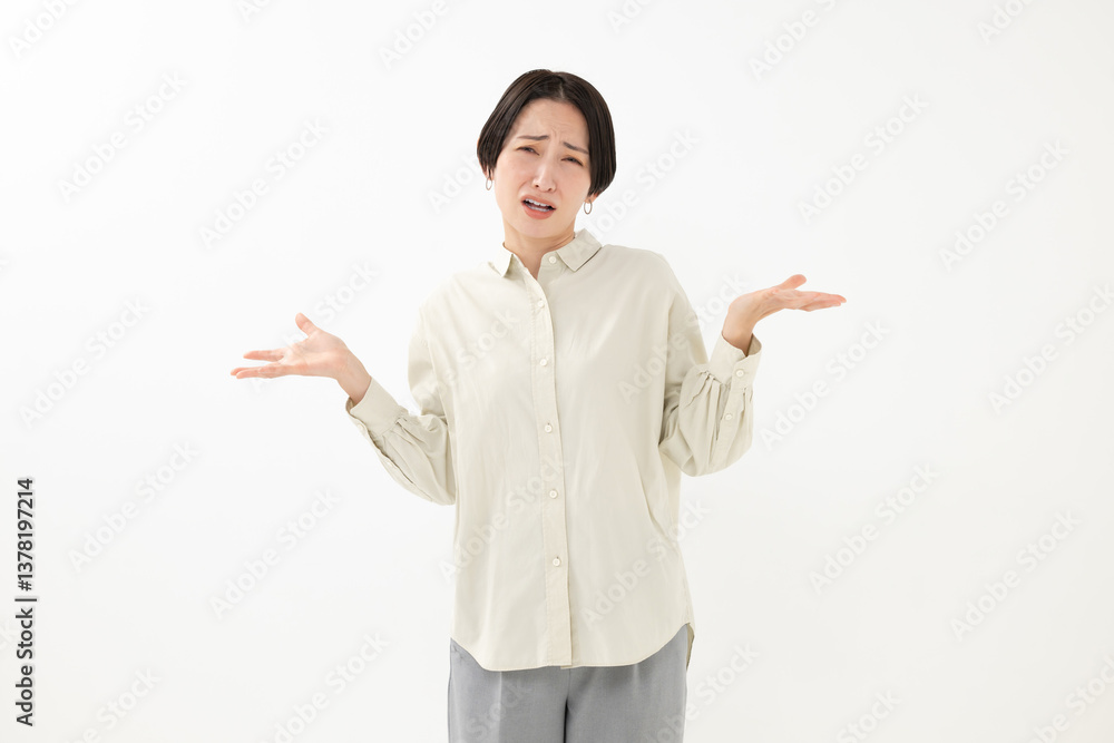 困った表情をする女性 困った表情をする女性