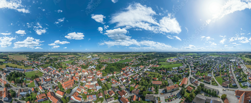 Die Marktgemeinde Pfeffenhausen im niederbayerischen Kreis Landshut im Luftbild
