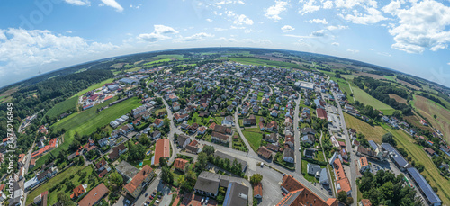 Obraz na płótnie Ausblick auf Pfeffenhausen an der Großen Laber in der östlichen Hallertau w salonie