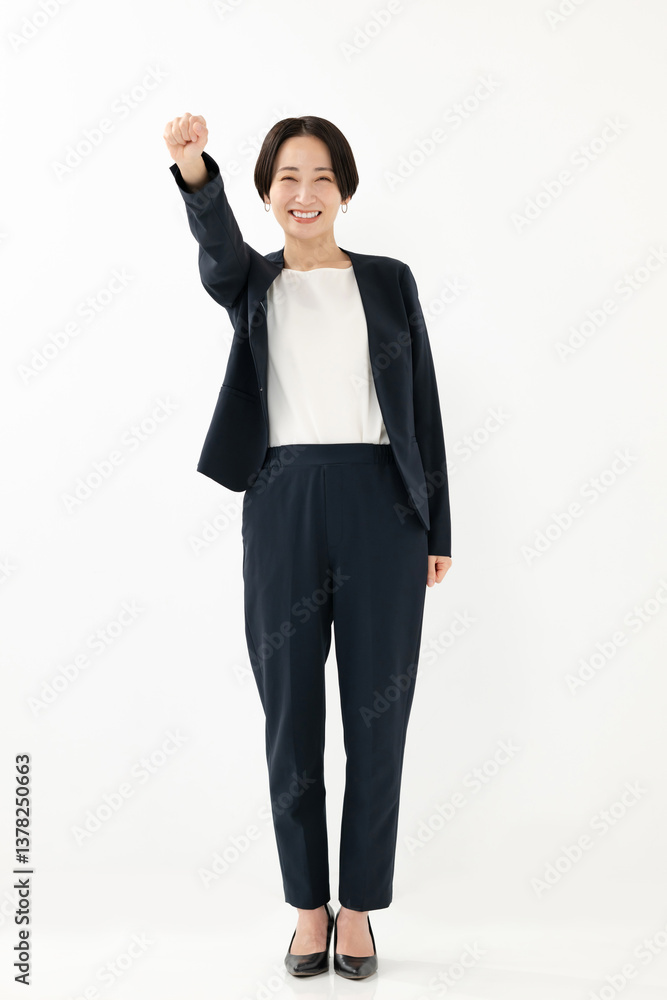 ガッツポーズをするビジネスウーマン ガッツポーズをするビジネスウーマン