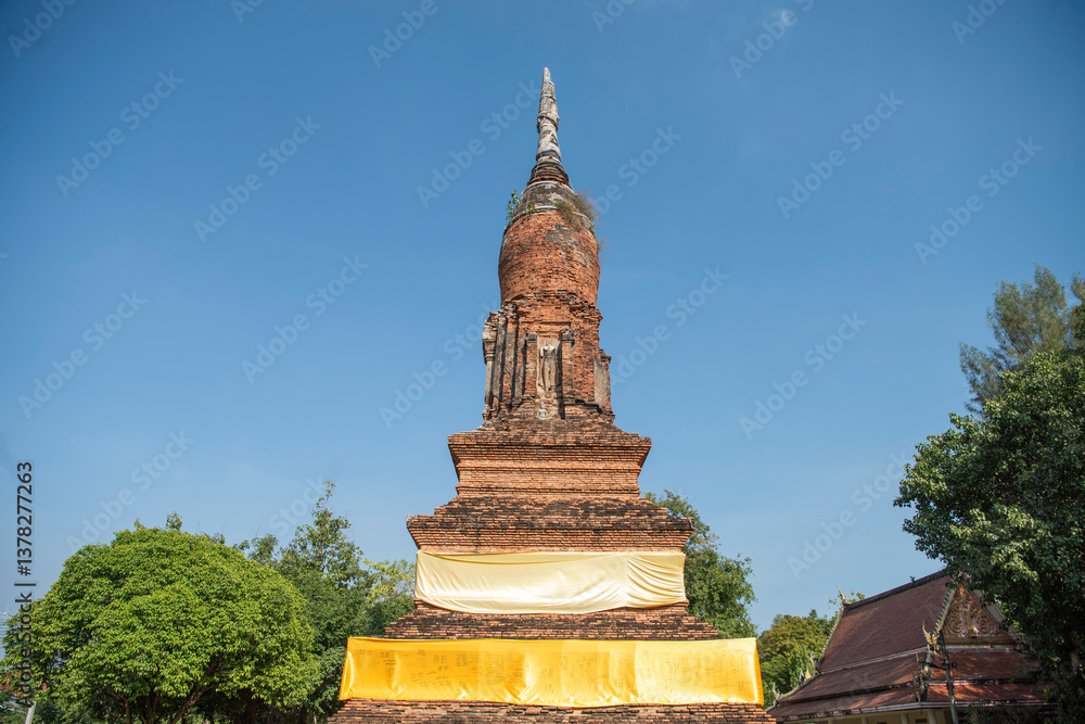 Fototapeta premium THAILAND PHITSANULOK WAT CHEDI THONG