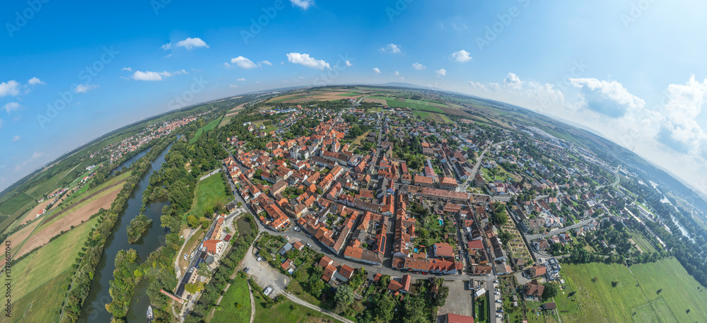 Die kleine Stadt Marktsteft im unterfränkischen Main-Dreieck aus der Vogelperspektive