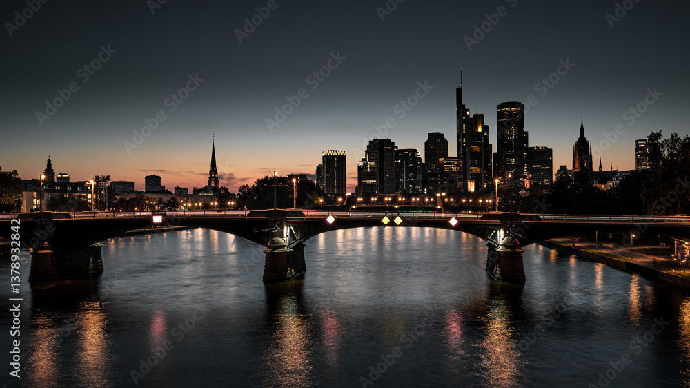 Obraz premium Frankfurt baue Stunde