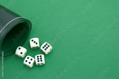 Obraz na płótnie Classic dice rolled out of a leather cup onto a green felt surfa w salonie