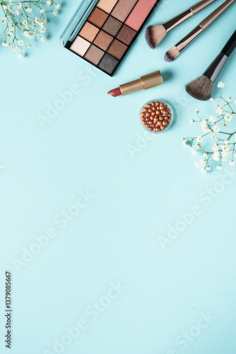 Obraz na płótnie Make up flat lay background on blue. w salonie