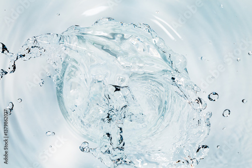 パイプから吹き出す水.