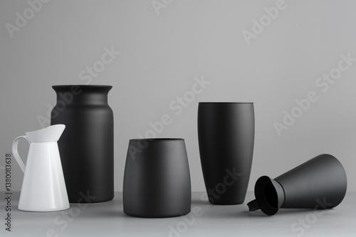 Obraz na płótnie Black and White Vases: Minimalist Home Decor Still Life w salonie