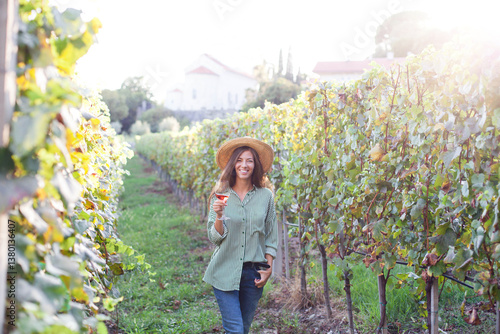Photos Tasting wine tour in vineyard