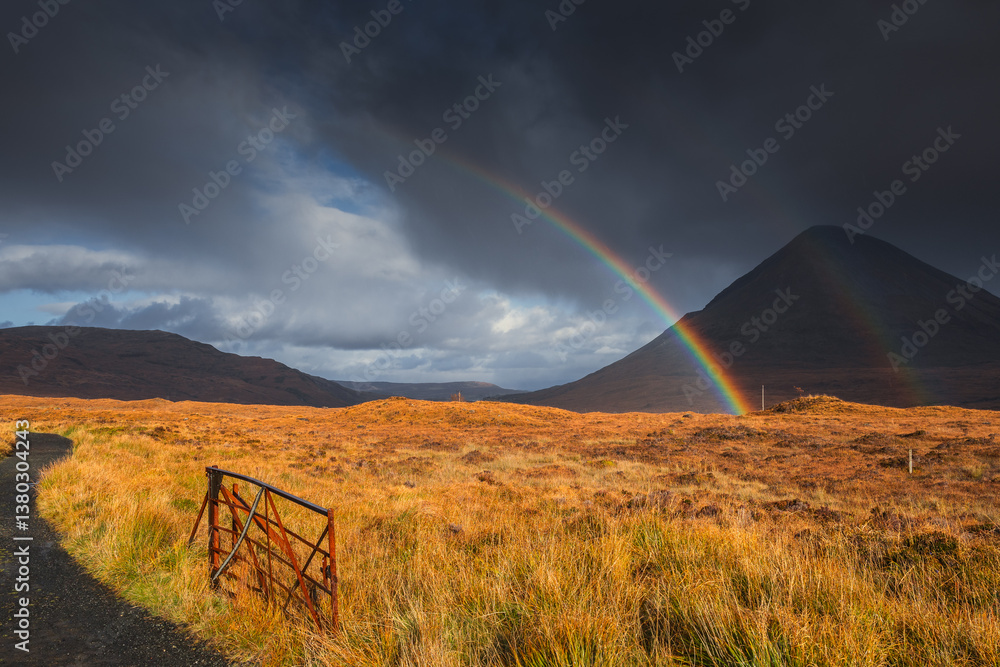 The Isle of Skye’s autumn landscapes blend golden moors, misty peaks, and rugged coastlines. A land of dramatic beauty, where nature’s wild spirit thrives.