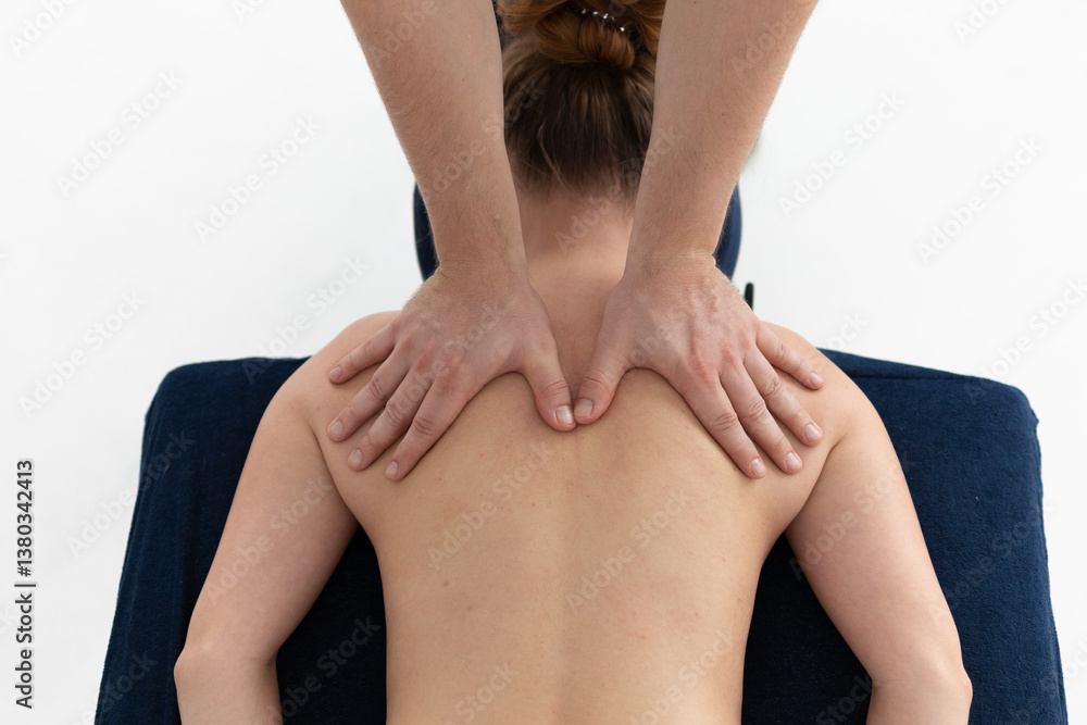 Fototapeta premium 4-hand back massage. relaxation spa