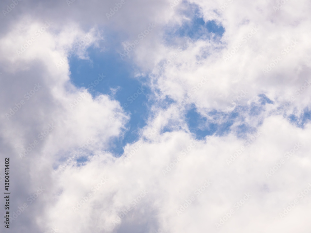 Fototapeta premium 春の空の印象的な雲アップ25