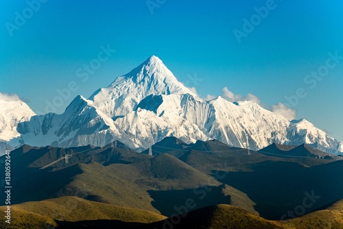 Φωτογραφία Taken in Sichuan, China, the snow-capped mountains at the blue hour appear extremely serene