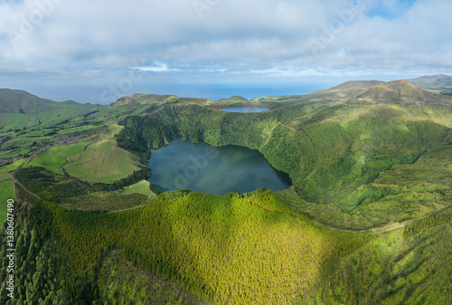 Φωτογραφία Aerial view on the crater lakes Lagoa Rasa and Lagoa Funda on the isles of Flore