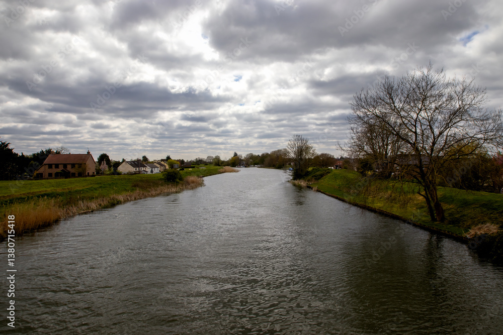 Fototapeta premium An cloudy sky over the River Ouse in Cambridgeshire, UK