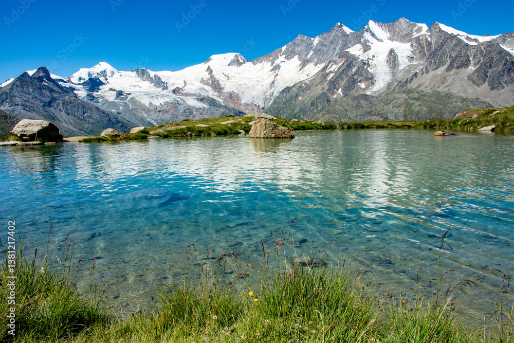 Fototapeta premium Breathtaking panorama of the Allalinhorn, Alphubel, Täschhorn, Dom and Lenzspitze from Kreuzbodensee. Photographed on the hike from Saas Grund to Hohensaas.