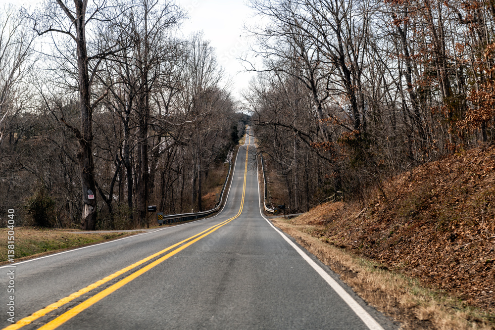 Obraz premium Scottsville Virginia country paved road, countryside rural town or village with forest woods in spring on scenic byway route