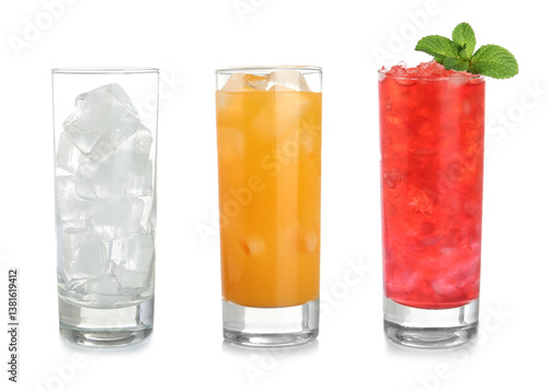 Obraz na płótnie Glasses with ice cubes and refreshing drinks isolated on white, set w salonie