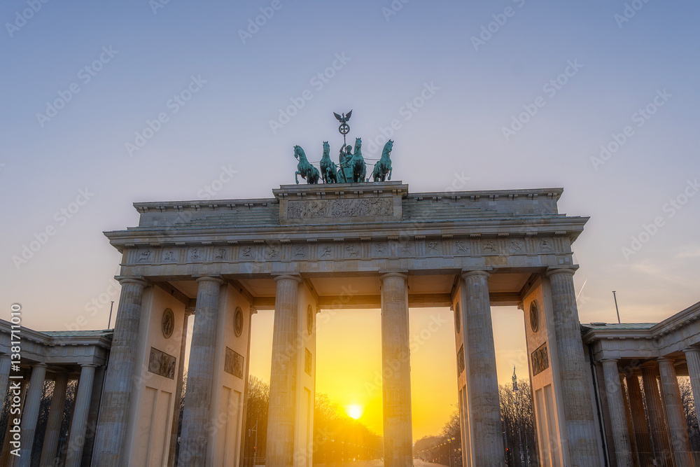 Obraz premium germany capital berlin city center buildings architecture and most popular tourist attractions photos with sunset light and sky colors