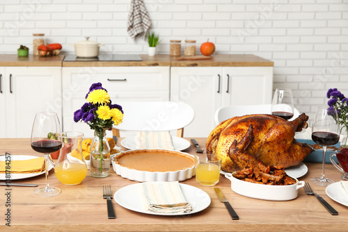 Festive dining table with t...