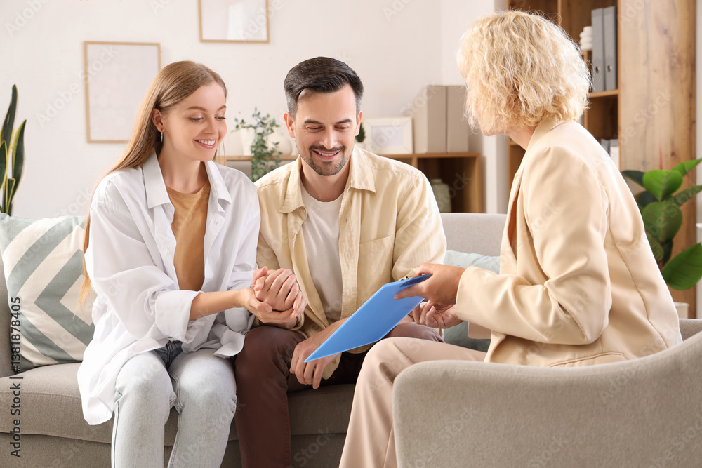 Obraz premium Smiling young couple visiting psychologist in office