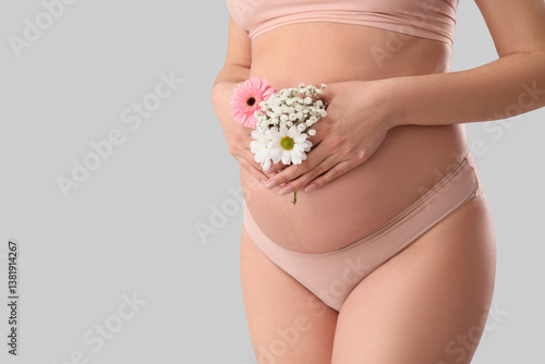 Young pregnant woman in pan...