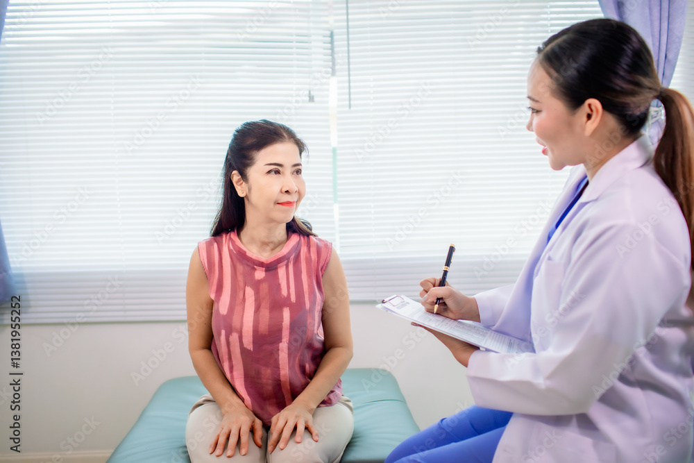 Fototapeta premium Doctors or physiotherapists who work to inspect the injured arm and leg treatment of the injured patients, stretching and exercising, pain, rehabilitation.
