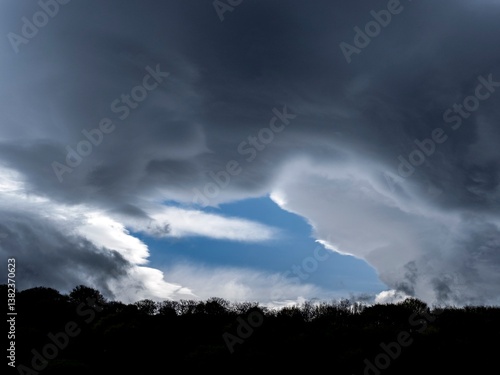 Obraz na płótnie heavy clouds w salonie