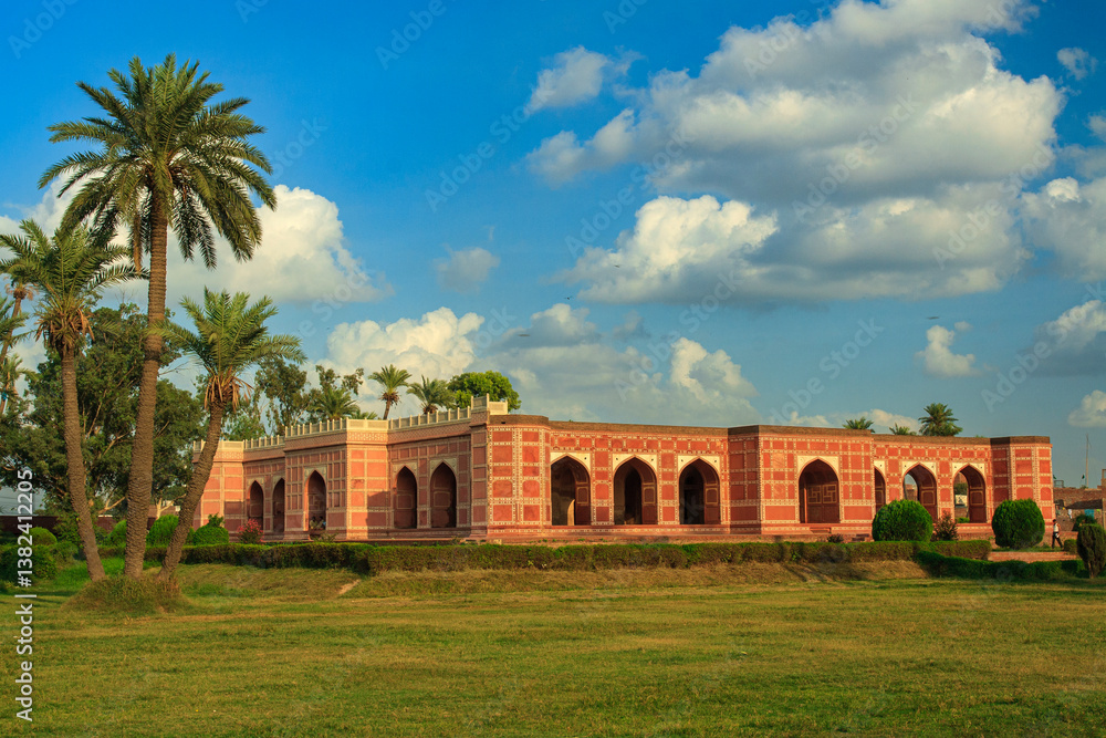 Obraz premium Noor Jhan Tomb. Princes Noor Jhan wife of the great Mughal king Jhangir;s Tomb at Shahdra bagh, Lahore, Punjab, Pakistan